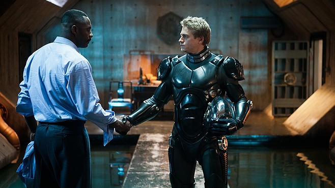 Elba (left) and Hunnam (right) play a convincing commander-soldier pair